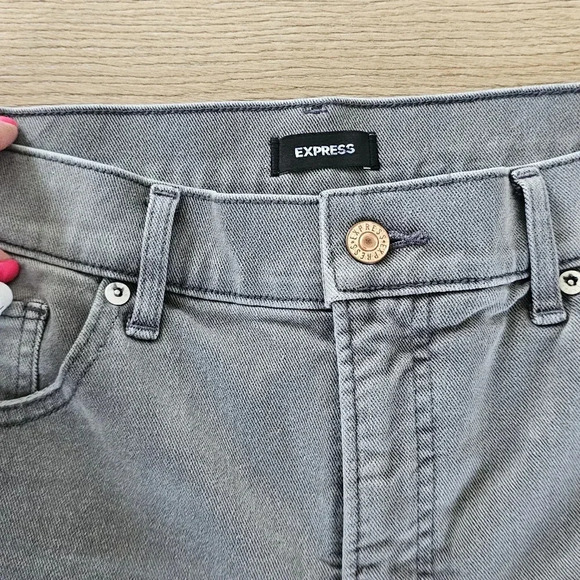 Express Mom Jean Super High Rise in gray - Picture 3 of 9